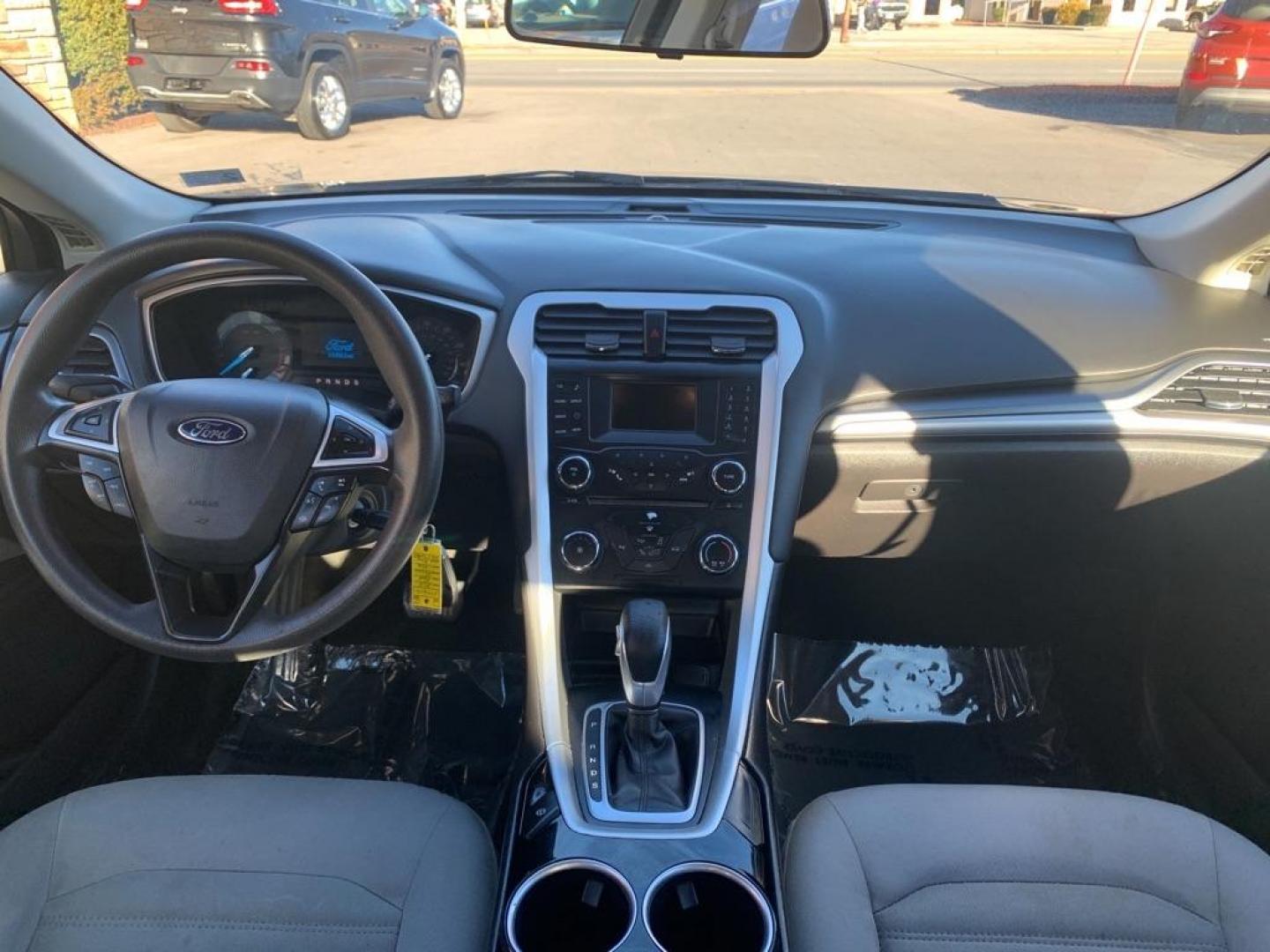 2013 GRAY FORD FUSION S (3FA6P0G75DR) with an 2.5L engine, Automatic transmission, located at 2514 Williamson Rd NE, Roanoke, VA, 24012, (540) 265-7770, 37.294636, -79.936249 - Photo#6