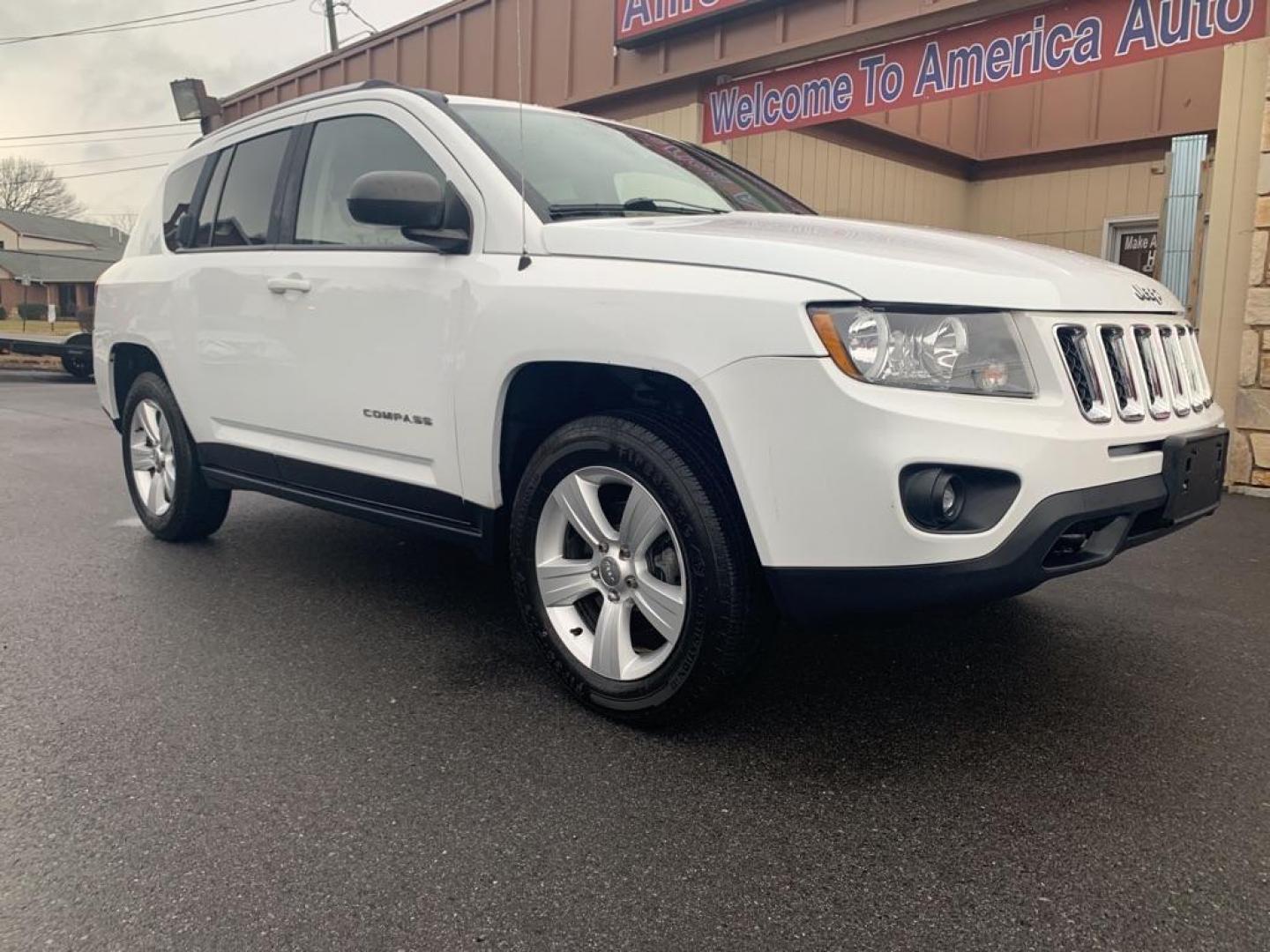 2015 WHITE JEEP COMPASS SPORT (1C4NJDBB1FD) with an 2.4L engine, Continuously Variable transmission, located at 2514 Williamson Rd NE, Roanoke, VA, 24012, (540) 265-7770, 37.294636, -79.936249 - Photo#0