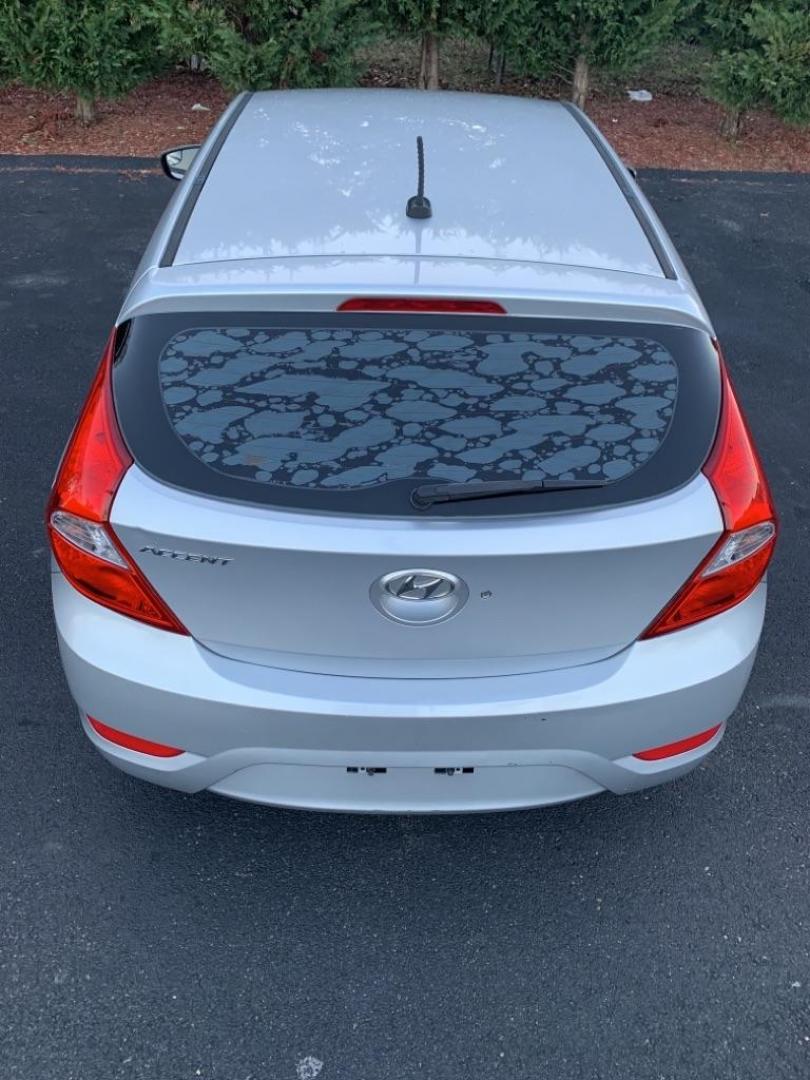 2014 SILVER HYUNDAI ACCENT GLS (KMHCT5AE1EU) with an 1.6L engine, Automatic transmission, located at 2514 Williamson Rd NE, Roanoke, VA, 24012, (540) 265-7770, 37.294636, -79.936249 - Photo#3