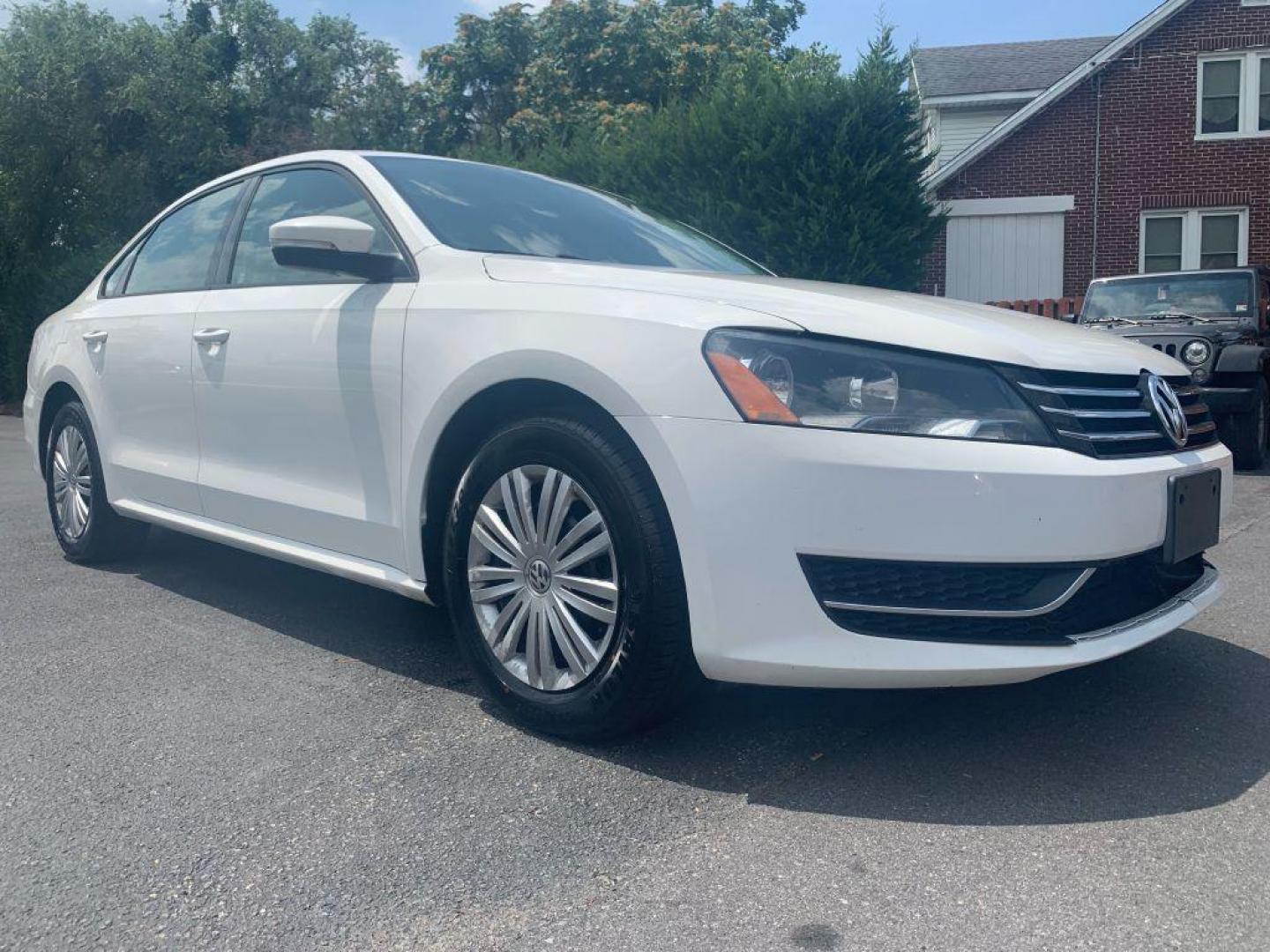 2014 WHITE VOLKSWAGEN PASSAT S (1VWAT7A39EC) with an 1.8L engine, Automatic transmission, located at 2514 Williamson Rd NE, Roanoke, VA, 24012, (540) 265-7770, 37.294636, -79.936249 - Photo#0