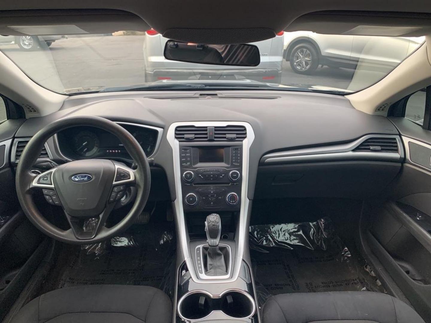 2015 GRAY FORD FUSION SE (1FA6P0H70F5) with an 2.5L engine, Automatic transmission, located at 2514 Williamson Rd NE, Roanoke, VA, 24012, (540) 265-7770, 37.294636, -79.936249 - Photo#3