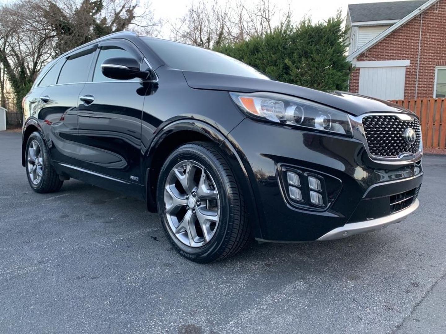 2016 BLACK KIA SORENTO SX (5XYPKDA11GG) with an 2.0L engine, Automatic transmission, located at 2514 Williamson Rd NE, Roanoke, VA, 24012, (540) 265-7770, 37.294636, -79.936249 - Photo#1