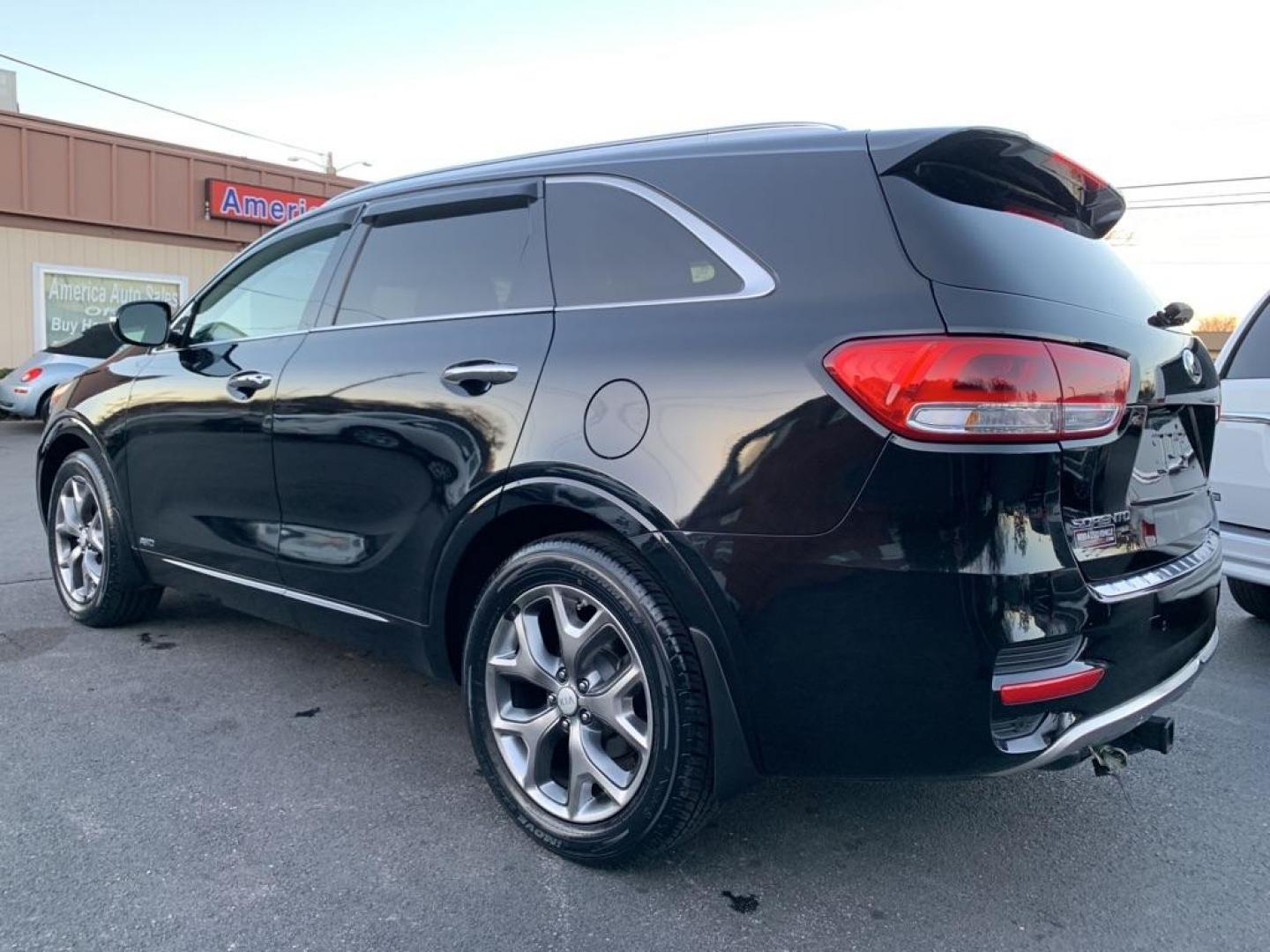 2016 BLACK KIA SORENTO SX (5XYPKDA11GG) with an 2.0L engine, Automatic transmission, located at 2514 Williamson Rd NE, Roanoke, VA, 24012, (540) 265-7770, 37.294636, -79.936249 - Photo#3