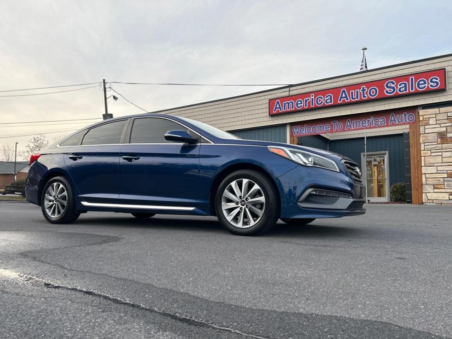 2016 BLUE HYUNDAI SONATA SPORT (5NPE34AF7GH) with an 2.4L engine, Automatic transmission, located at 2514 Williamson Rd NE, Roanoke, VA, 24012, (540) 265-7770, 37.294636, -79.936249 - NO CREDIT CHECK FINANCING WITH ONLY $2700 DOWN PAYMENT!!!! Check out our website www.needausedvehicle.com for our No Credit Check/ In House Financing options!! No Credit Check Available!!! In House Financing Available!!! All Clean Title Vehicles (no Salvaged or flooded vehicles ever on our lot)! - Photo#0