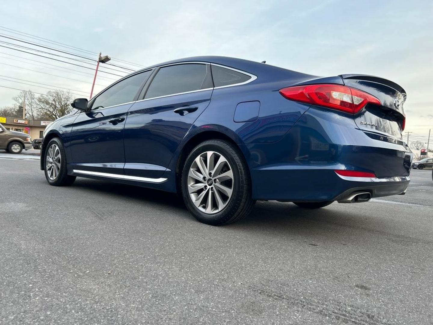 2016 BLUE HYUNDAI SONATA SPORT (5NPE34AF7GH) with an 2.4L engine, Automatic transmission, located at 2514 Williamson Rd NE, Roanoke, VA, 24012, (540) 265-7770, 37.294636, -79.936249 - NO CREDIT CHECK FINANCING WITH ONLY $2700 DOWN PAYMENT!!!! Check out our website www.needausedvehicle.com for our No Credit Check/ In House Financing options!! No Credit Check Available!!! In House Financing Available!!! All Clean Title Vehicles (no Salvaged or flooded vehicles ever on our lot)! - Photo#2