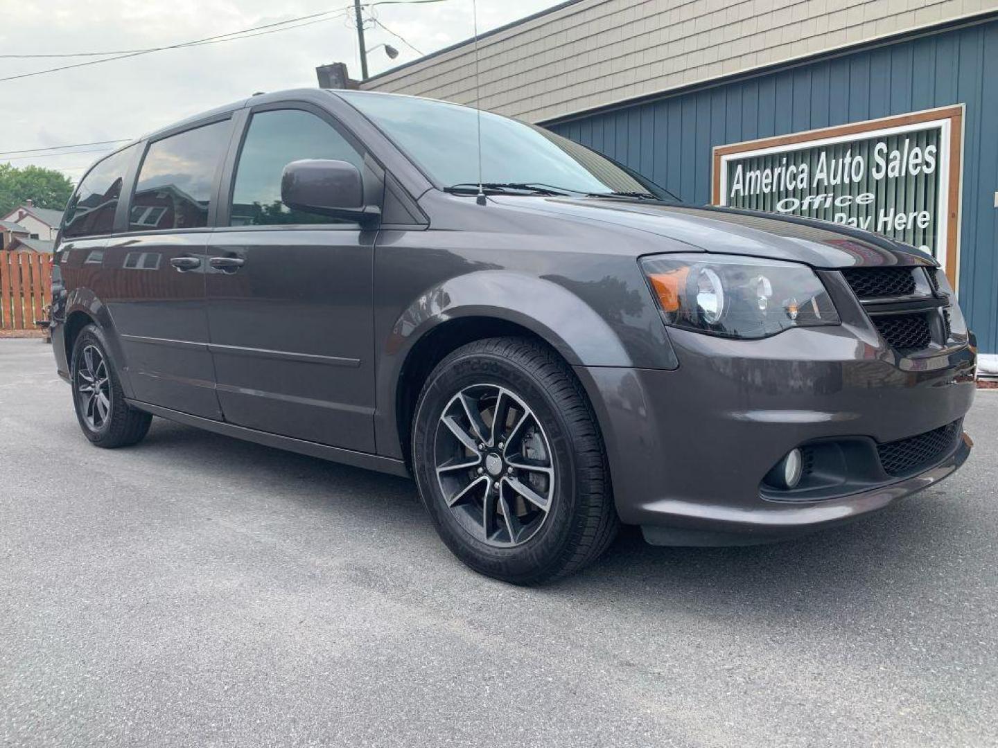 2016 GRAY DODGE GRAND CARAVAN R/T (2C4RDGEG2GR) with an 3.6L engine, Automatic transmission, located at 2514 Williamson Rd NE, Roanoke, VA, 24012, (540) 265-7770, 37.294636, -79.936249 - Photo#0