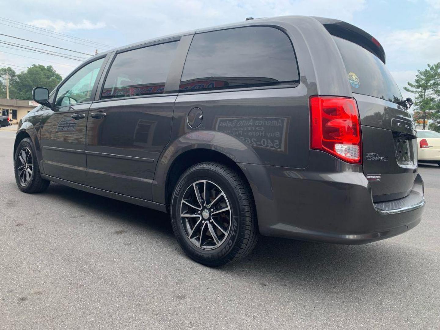 2016 GRAY DODGE GRAND CARAVAN R/T (2C4RDGEG2GR) with an 3.6L engine, Automatic transmission, located at 2514 Williamson Rd NE, Roanoke, VA, 24012, (540) 265-7770, 37.294636, -79.936249 - Photo#1