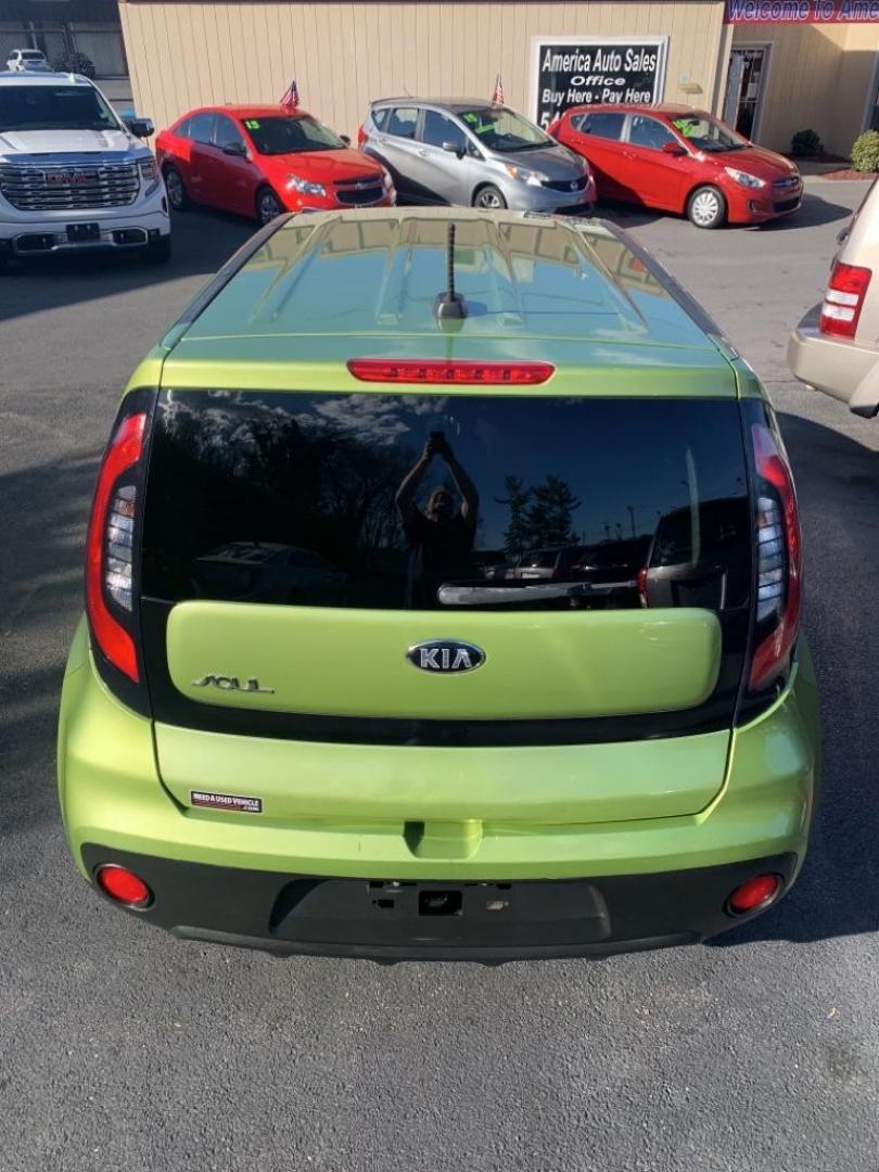 2018 GREEN KIA SOUL (KNDJN2A28J7) with an 1.6L engine, Automatic transmission, located at 2514 Williamson Rd NE, Roanoke, VA, 24012, (540) 265-7770, 37.294636, -79.936249 - Photo#11