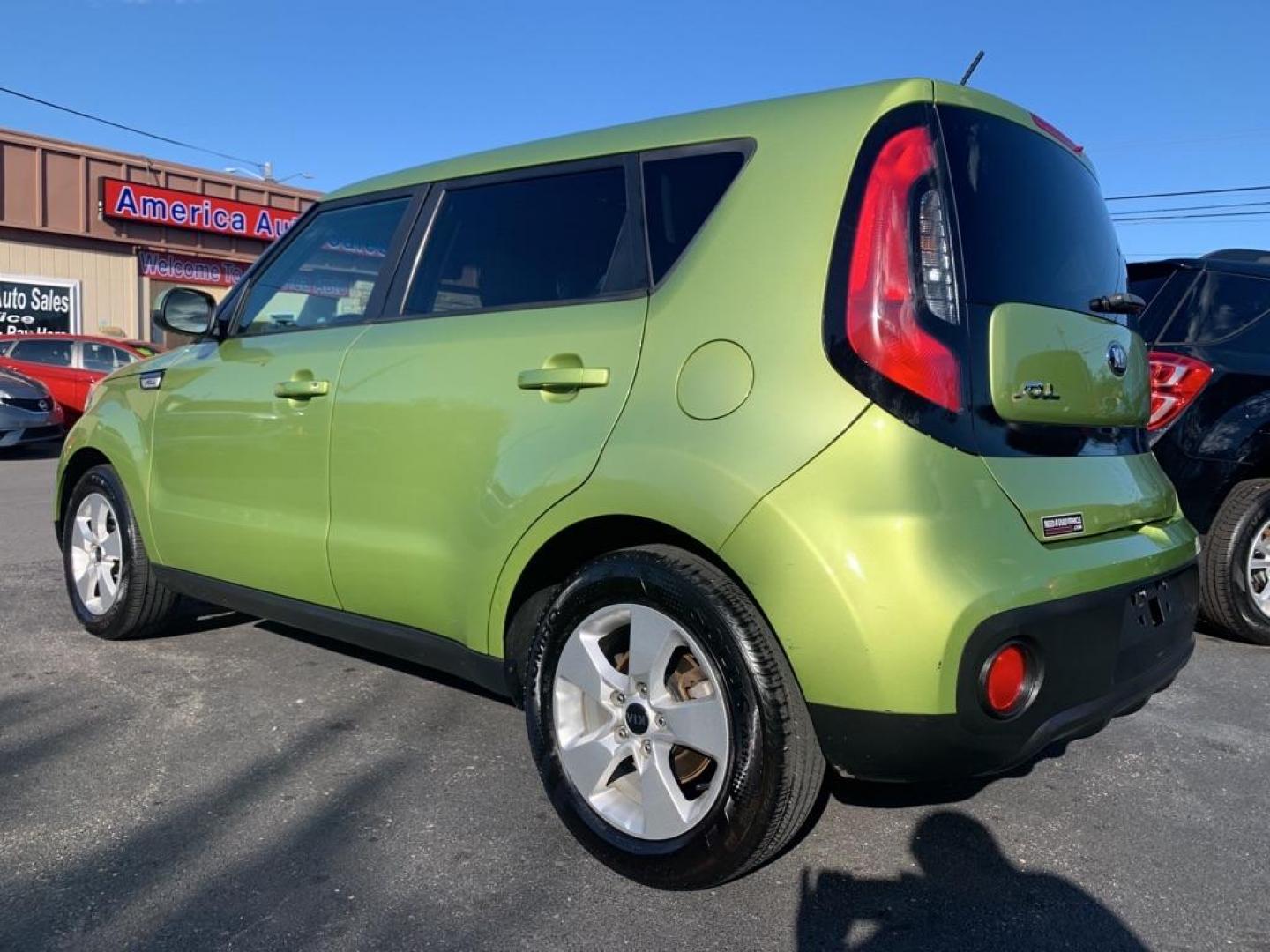 2018 GREEN KIA SOUL (KNDJN2A28J7) with an 1.6L engine, Automatic transmission, located at 2514 Williamson Rd NE, Roanoke, VA, 24012, (540) 265-7770, 37.294636, -79.936249 - Photo#1