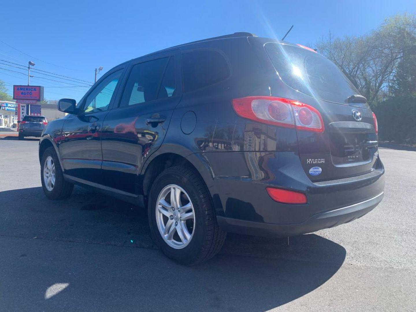 2011 BLUE HYUNDAI SANTA FE GLS (5XYZGDAG4BG) with an 3.5L engine, Automatic transmission, located at 2514 Williamson Rd NE, Roanoke, VA, 24012, (540) 265-7770, 37.294636, -79.936249 - Photo#1