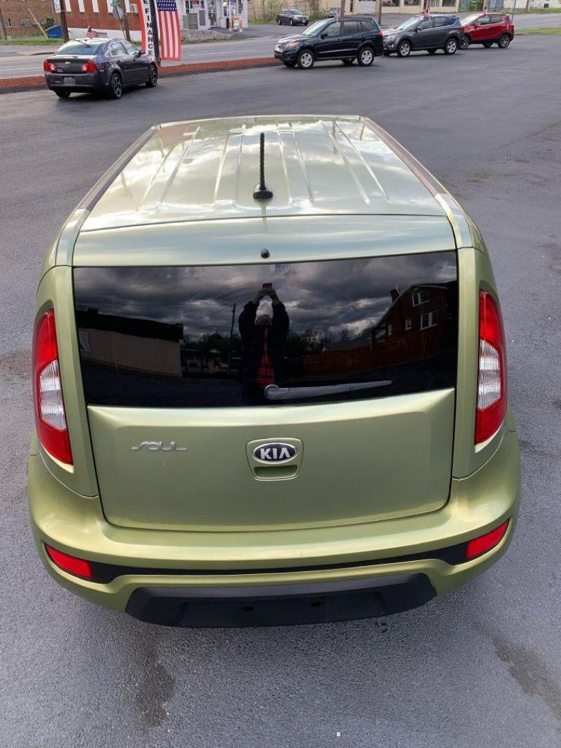 2013 GREEN KIA SOUL (KNDJT2A52D7) with an 1.6L engine, Automatic transmission, located at 2514 Williamson Rd NE, Roanoke, VA, 24012, (540) 265-7770, 37.294636, -79.936249 - Photo#10