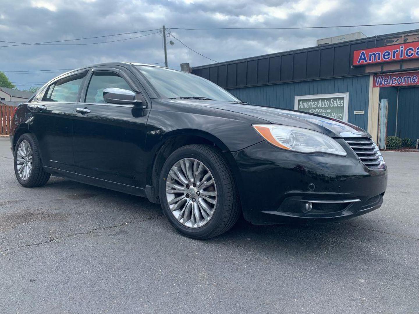 2012 BLACK CHRYSLER 200 LIMITED (1C3CCBCG2CN) with an 3.6L engine, Automatic transmission, located at 2514 Williamson Rd NE, Roanoke, VA, 24012, (540) 265-7770, 37.294636, -79.936249 - Photo#0