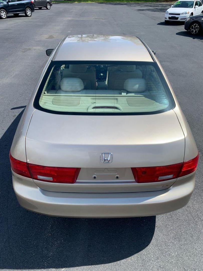 2005 GOLD HONDA ACCORD LX (1HGCM56485A) with an 2.4L engine, Automatic transmission, located at 2514 Williamson Rd NE, Roanoke, VA, 24012, (540) 265-7770, 37.294636, -79.936249 - Photo#9