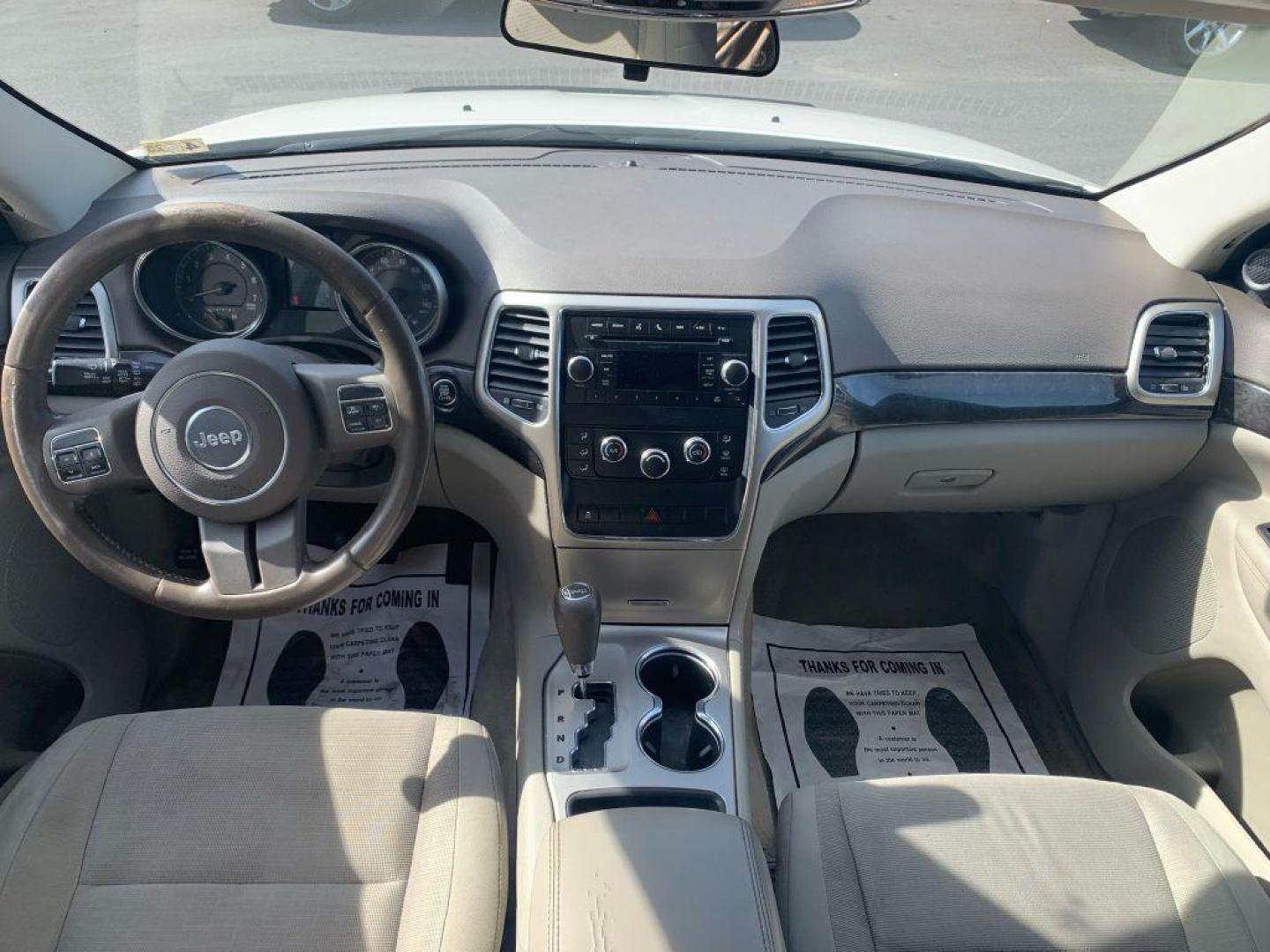 2011 WHITE JEEP GRAND CHEROKEE LAREDO (1J4RR4GG4BC) with an 3.6L engine, Automatic transmission, located at 2514 Williamson Rd NE, Roanoke, VA, 24012, (540) 265-7770, 37.294636, -79.936249 - Photo#6