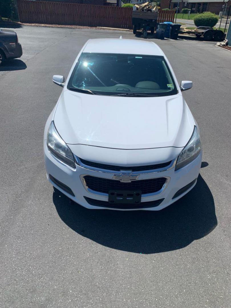 2014 WHITE CHEVROLET MALIBU 1LT (1G11C5SLXEF) with an 2.5L engine, Automatic transmission, located at 2514 Williamson Rd NE, Roanoke, VA, 24012, (540) 265-7770, 37.294636, -79.936249 - Photo#8