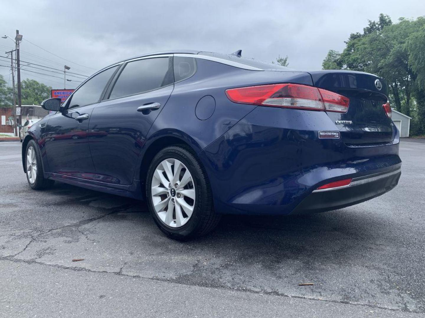 2016 BLUE KIA OPTIMA EX (5XXGU4L3XGG) with an 2.4L engine, Automatic transmission, located at 2514 Williamson Rd NE, Roanoke, VA, 24012, (540) 265-7770, 37.294636, -79.936249 - Photo#1