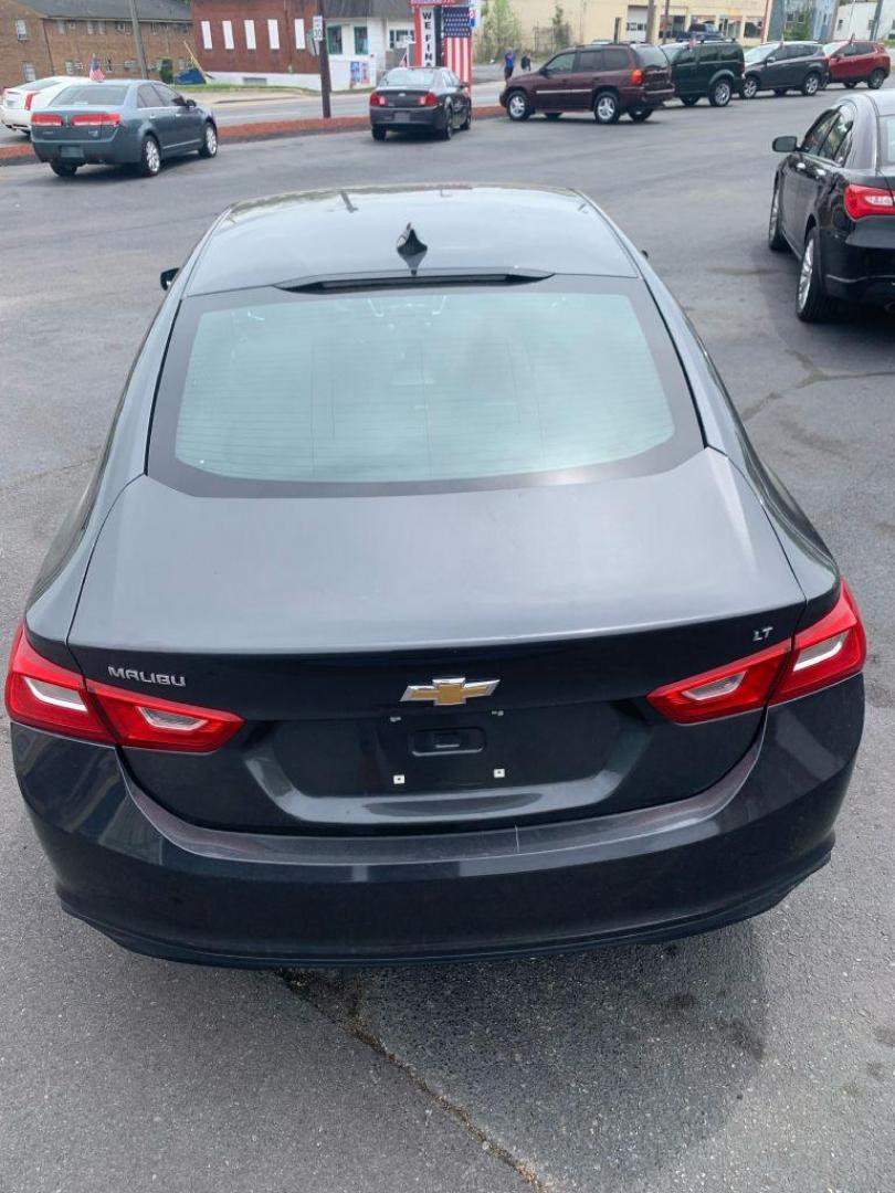 2018 GRAY CHEVROLET MALIBU LT (1G1ZD5ST0JF) with an 1.5L engine, Automatic transmission, located at 2514 Williamson Rd NE, Roanoke, VA, 24012, (540) 265-7770, 37.294636, -79.936249 - Photo#10