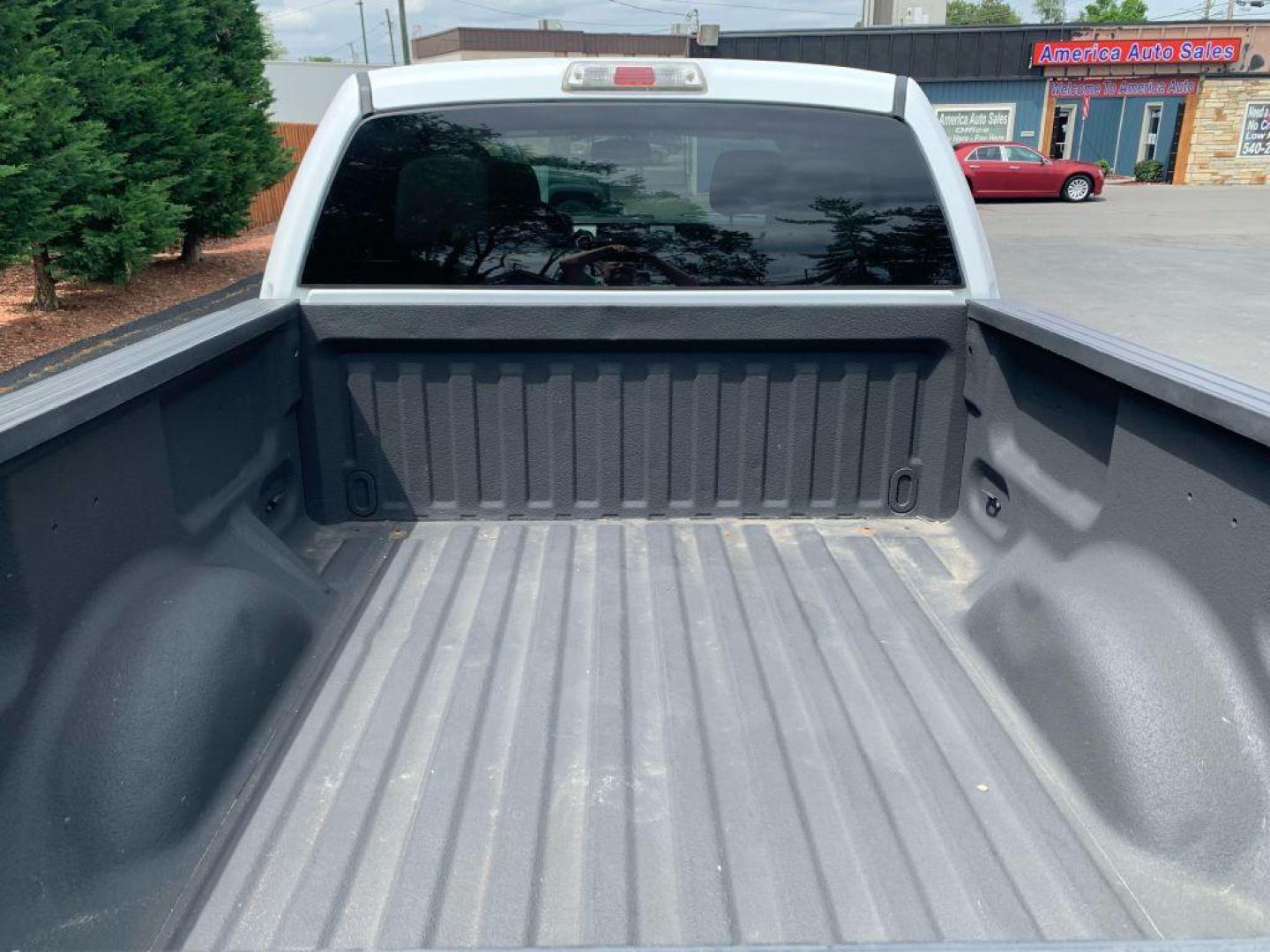 2010 WHITE FORD F150 SUPERCREW (1FTFW1E89AF) with an 4.6L engine, Automatic transmission, located at 2514 Williamson Rd NE, Roanoke, VA, 24012, (540) 265-7770, 37.294636, -79.936249 - Photo#10