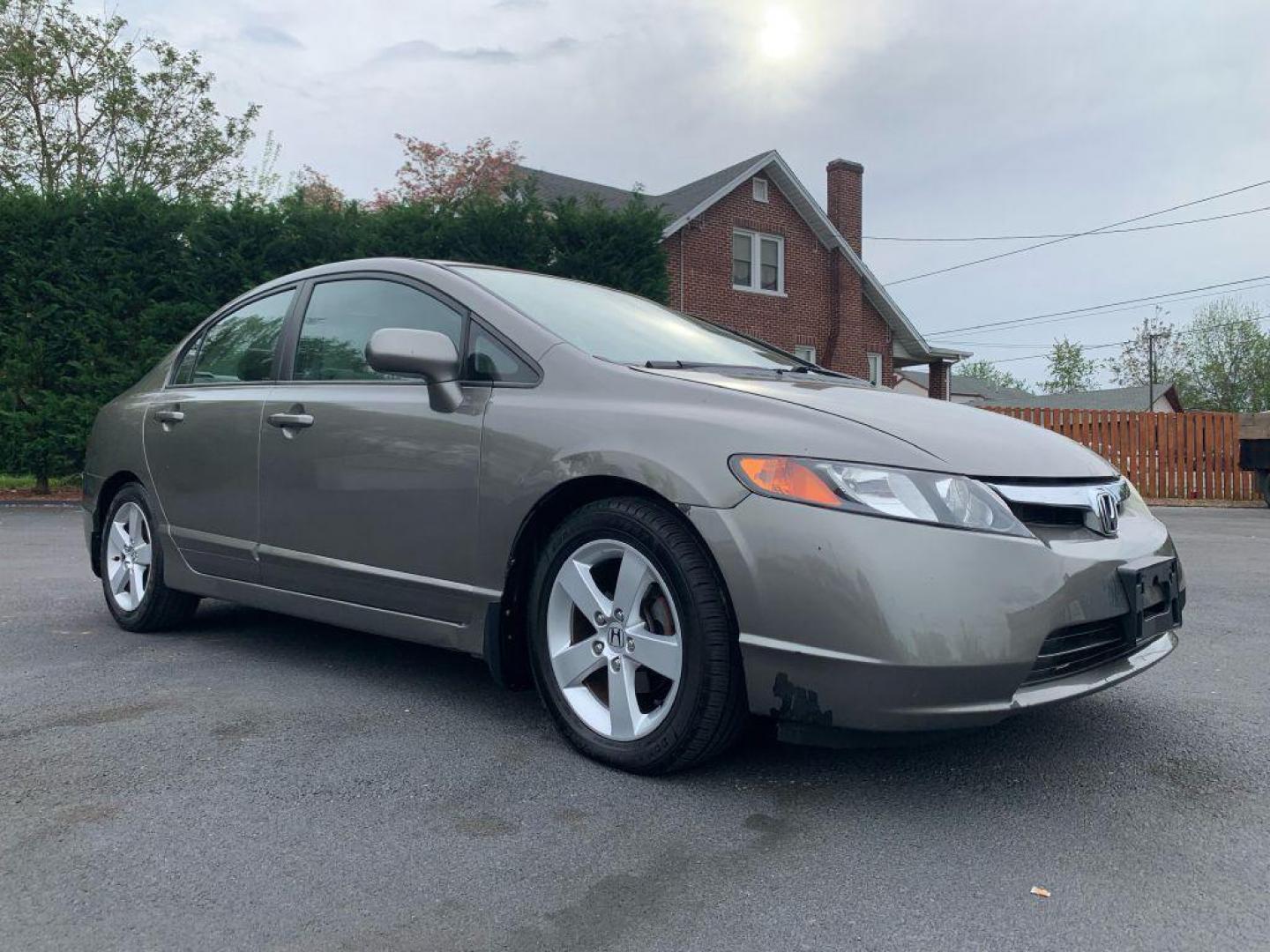 2007 GRAY HONDA CIVIC EX (1HGFA16857L) with an 1.8L engine, Automatic transmission, located at 2514 Williamson Rd NE, Roanoke, VA, 24012, (540) 265-7770, 37.294636, -79.936249 - Photo#0