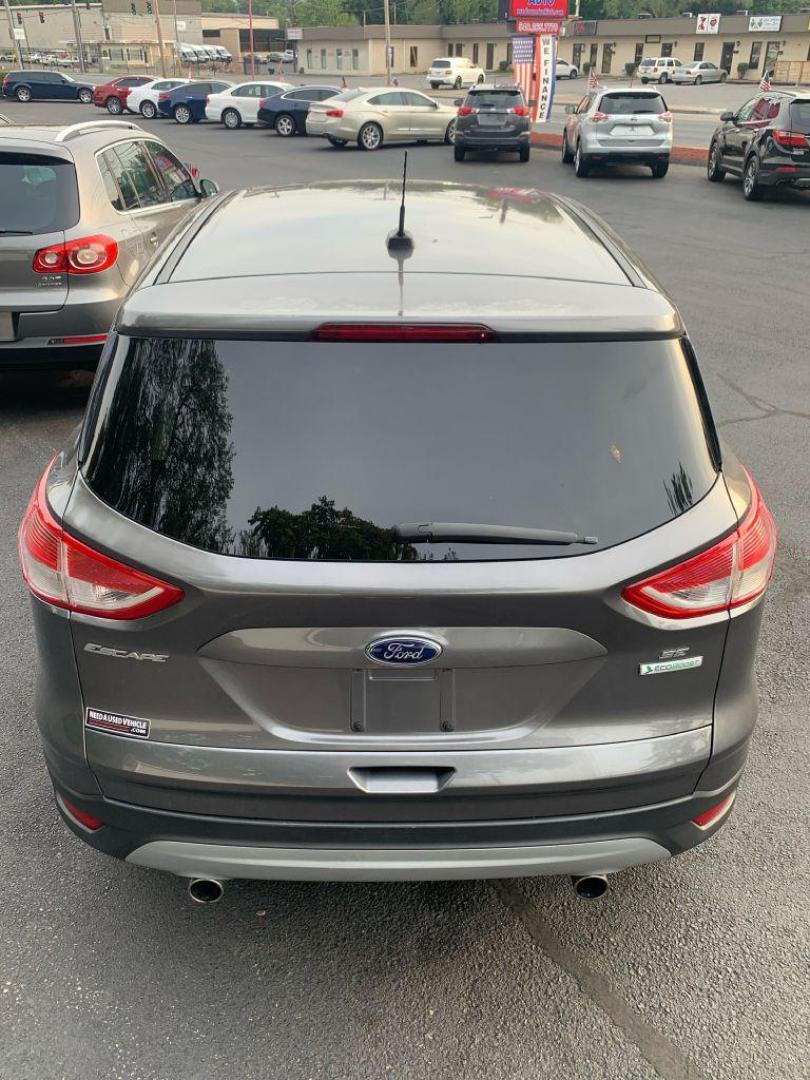 2013 GRAY FORD ESCAPE SE (1FMCU0GX8DU) with an 1.6L engine, Automatic transmission, located at 2514 Williamson Rd NE, Roanoke, VA, 24012, (540) 265-7770, 37.294636, -79.936249 - Photo#10