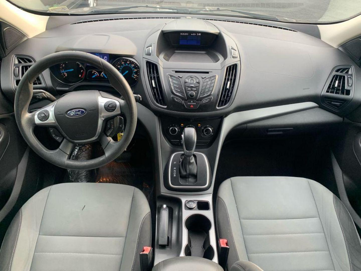 2013 GRAY FORD ESCAPE SE (1FMCU0GX8DU) with an 1.6L engine, Automatic transmission, located at 2514 Williamson Rd NE, Roanoke, VA, 24012, (540) 265-7770, 37.294636, -79.936249 - Photo#2