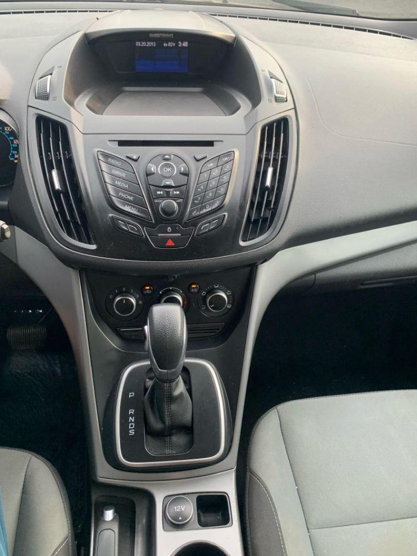 2013 GRAY FORD ESCAPE SE (1FMCU0GX8DU) with an 1.6L engine, Automatic transmission, located at 2514 Williamson Rd NE, Roanoke, VA, 24012, (540) 265-7770, 37.294636, -79.936249 - Photo#4