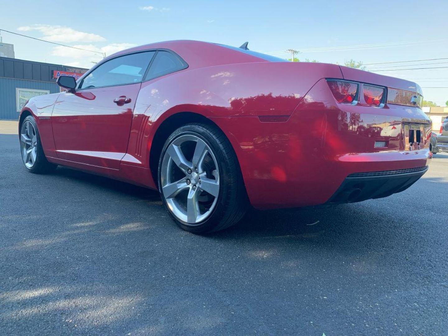 2011 RED CHEVROLET CAMARO LS (2G1FA1ED1B9) with an 3.6L engine, Automatic transmission, located at 2514 Williamson Rd NE, Roanoke, VA, 24012, (540) 265-7770, 37.294636, -79.936249 - NO CREDIT CHECK FINANCING WITH ONLY $3500 DOWN PAYMENT!!!! Check out our website www.needausedvehicle.com for our No Credit Check/ In House Financing options!! No Credit Check Available!!! In House Financing Available!!! All Clean Title Vehicles (no Salvaged or flooded vehicles ever on our lot)! - Photo#1