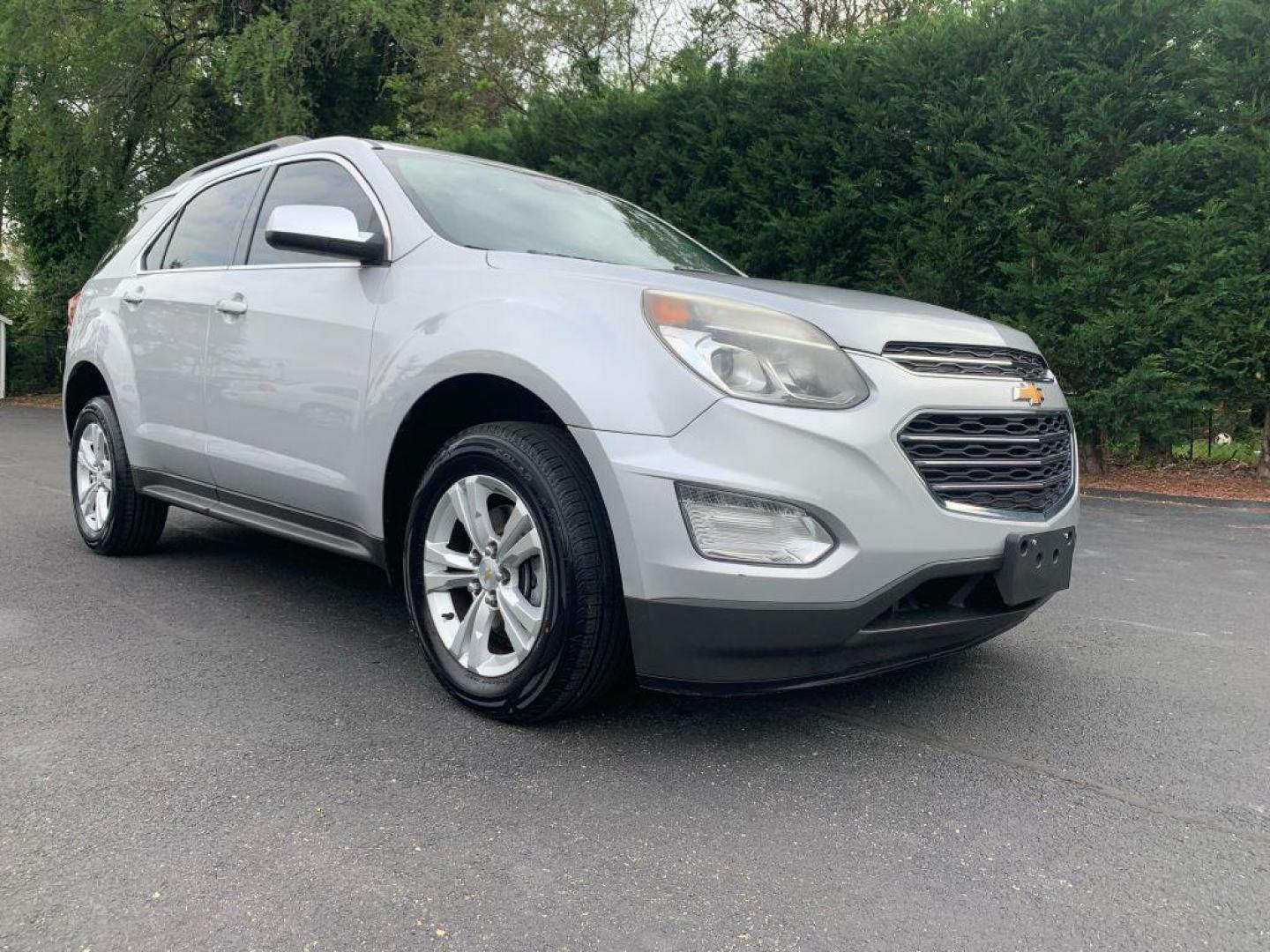 2017 SILVER CHEVROLET EQUINOX LT (2GNALCEK0H6) with an 2.4L engine, Automatic transmission, located at 2514 Williamson Rd NE, Roanoke, VA, 24012, (540) 265-7770, 37.294636, -79.936249 - Photo#0