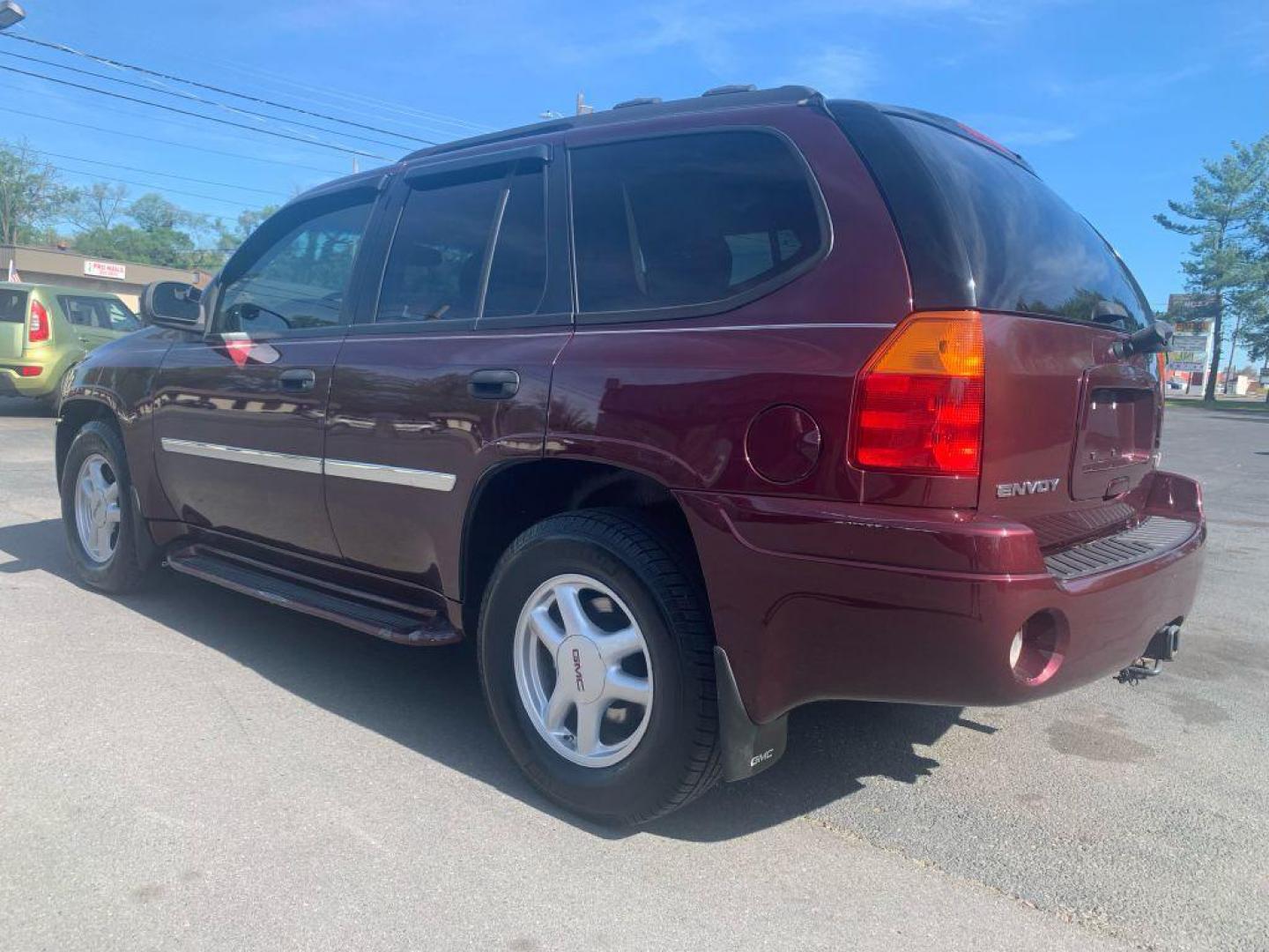 2007 BURGUN GMC ENVOY (1GKDT13S772) with an 4.2L engine, Automatic transmission, located at 2514 Williamson Rd NE, Roanoke, VA, 24012, (540) 265-7770, 37.294636, -79.936249 - Photo#1