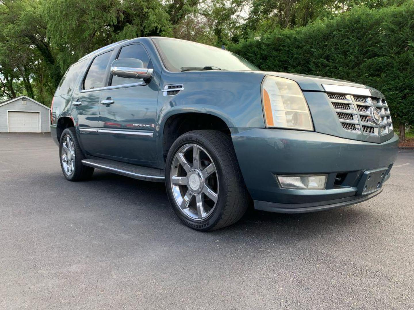 2008 SILVER CADILLAC ESCALADE LUXURY (1GYFK63878R) with an 6.2L engine, Automatic transmission, located at 2514 Williamson Rd NE, Roanoke, VA, 24012, (540) 265-7770, 37.294636, -79.936249 - Photo#0