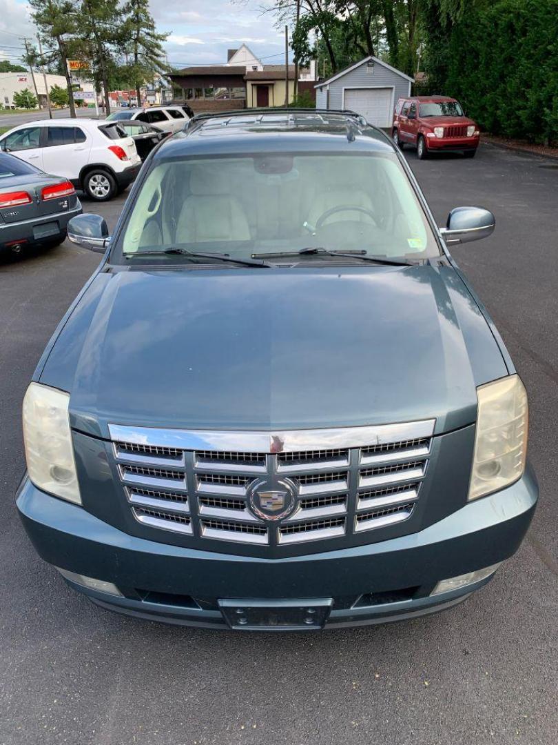 2008 SILVER CADILLAC ESCALADE LUXURY (1GYFK63878R) with an 6.2L engine, Automatic transmission, located at 2514 Williamson Rd NE, Roanoke, VA, 24012, (540) 265-7770, 37.294636, -79.936249 - Photo#13