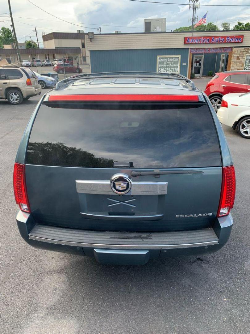 2008 SILVER CADILLAC ESCALADE LUXURY (1GYFK63878R) with an 6.2L engine, Automatic transmission, located at 2514 Williamson Rd NE, Roanoke, VA, 24012, (540) 265-7770, 37.294636, -79.936249 - Photo#14