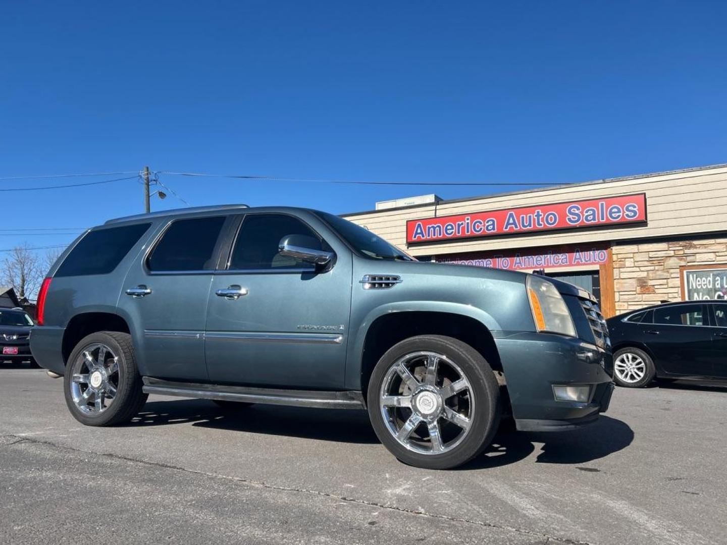 2008 BLUE CADILLAC ESCALADE LUXURY (1GYFK63878R) with an 6.2L engine, Automatic transmission, located at 2514 Williamson Rd NE, Roanoke, VA, 24012, (540) 265-7770, 37.294636, -79.936249 - NO CREDIT CHECK FINANCING WITH ONLY $2800 DOWN PAYMENT!!!! Check out our website www.needausedvehicle.com for our No Credit Check/ In House Financing options!! No Credit Check Available!!! In House Financing Available!!! All Clean Title Vehicles (no Salvaged or flooded vehicles ever on our lot)! - Photo#0