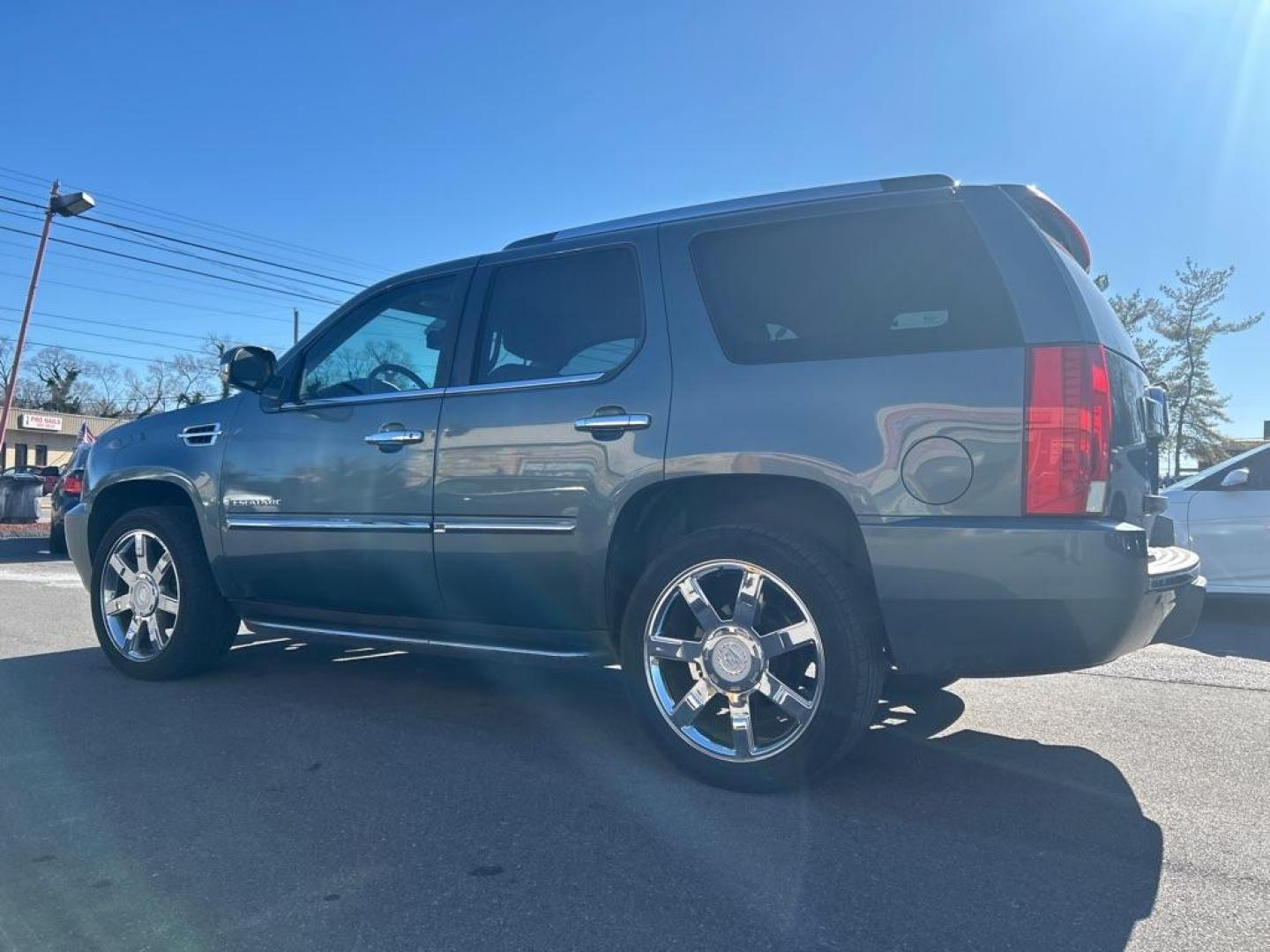 2008 BLUE CADILLAC ESCALADE LUXURY (1GYFK63878R) with an 6.2L engine, Automatic transmission, located at 2514 Williamson Rd NE, Roanoke, VA, 24012, (540) 265-7770, 37.294636, -79.936249 - NO CREDIT CHECK FINANCING WITH ONLY $2800 DOWN PAYMENT!!!! Check out our website www.needausedvehicle.com for our No Credit Check/ In House Financing options!! No Credit Check Available!!! In House Financing Available!!! All Clean Title Vehicles (no Salvaged or flooded vehicles ever on our lot)! - Photo#1