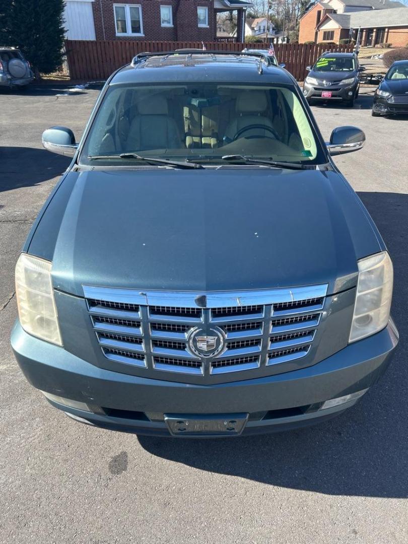 2008 BLUE CADILLAC ESCALADE LUXURY (1GYFK63878R) with an 6.2L engine, Automatic transmission, located at 2514 Williamson Rd NE, Roanoke, VA, 24012, (540) 265-7770, 37.294636, -79.936249 - NO CREDIT CHECK FINANCING WITH ONLY $2800 DOWN PAYMENT!!!! Check out our website www.needausedvehicle.com for our No Credit Check/ In House Financing options!! No Credit Check Available!!! In House Financing Available!!! All Clean Title Vehicles (no Salvaged or flooded vehicles ever on our lot)! - Photo#10