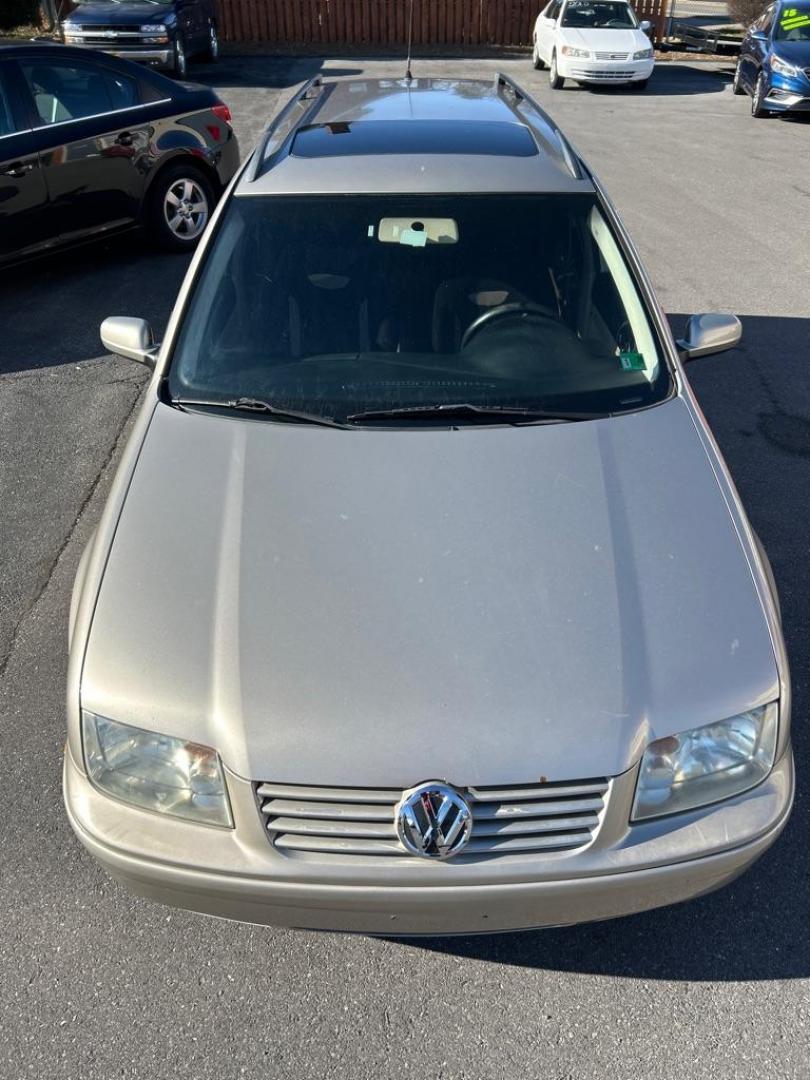 2004 GOLD VOLKSWAGEN JETTA GLS (WVWSL61J34W) with an 2.0L engine, Automatic transmission, located at 2514 Williamson Rd NE, Roanoke, VA, 24012, (540) 265-7770, 37.294636, -79.936249 - Photo#9