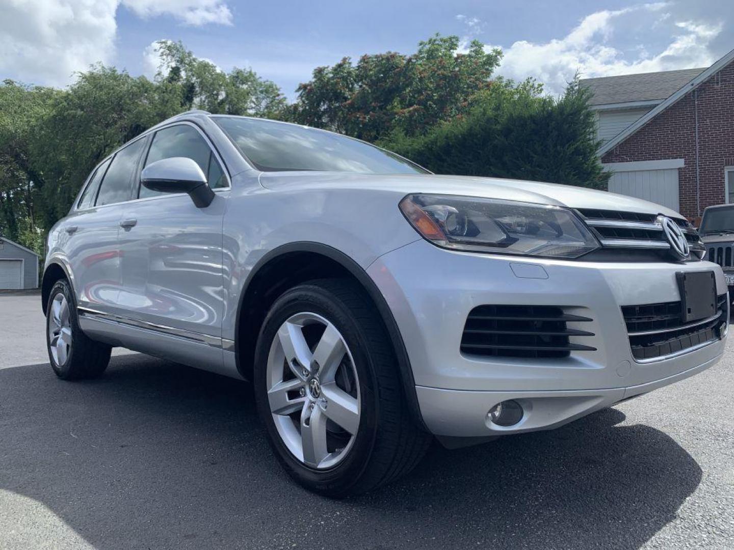 2013 SILVER VOLKSWAGEN TOUAREG V6 (WVGEF9BP6DD) with an 3.6L engine, Automatic transmission, located at 2514 Williamson Rd NE, Roanoke, VA, 24012, (540) 265-7770, 37.294636, -79.936249 - Photo#0