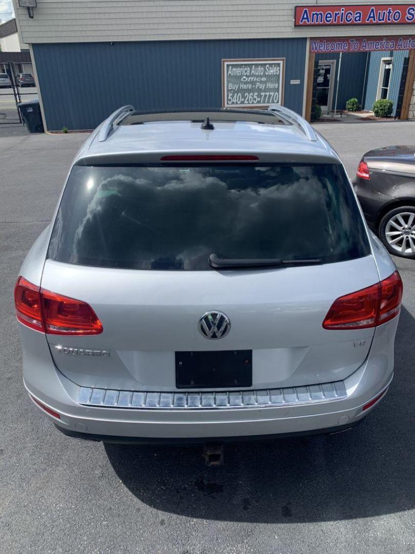 2013 SILVER VOLKSWAGEN TOUAREG V6 (WVGEF9BP6DD) with an 3.6L engine, Automatic transmission, located at 2514 Williamson Rd NE, Roanoke, VA, 24012, (540) 265-7770, 37.294636, -79.936249 - NO CREDIT CHECK FINANCING WITH ONLY $2800 DOWN PAYMENT!!!! Check out our website www.needausedvehicle.com for our No Credit Check/ In House Financing options!! No Credit Check Available!!! In House Financing Available!!! All Clean Title Vehicles (no Salvaged or flooded vehicles ever on our lot)! - Photo#11