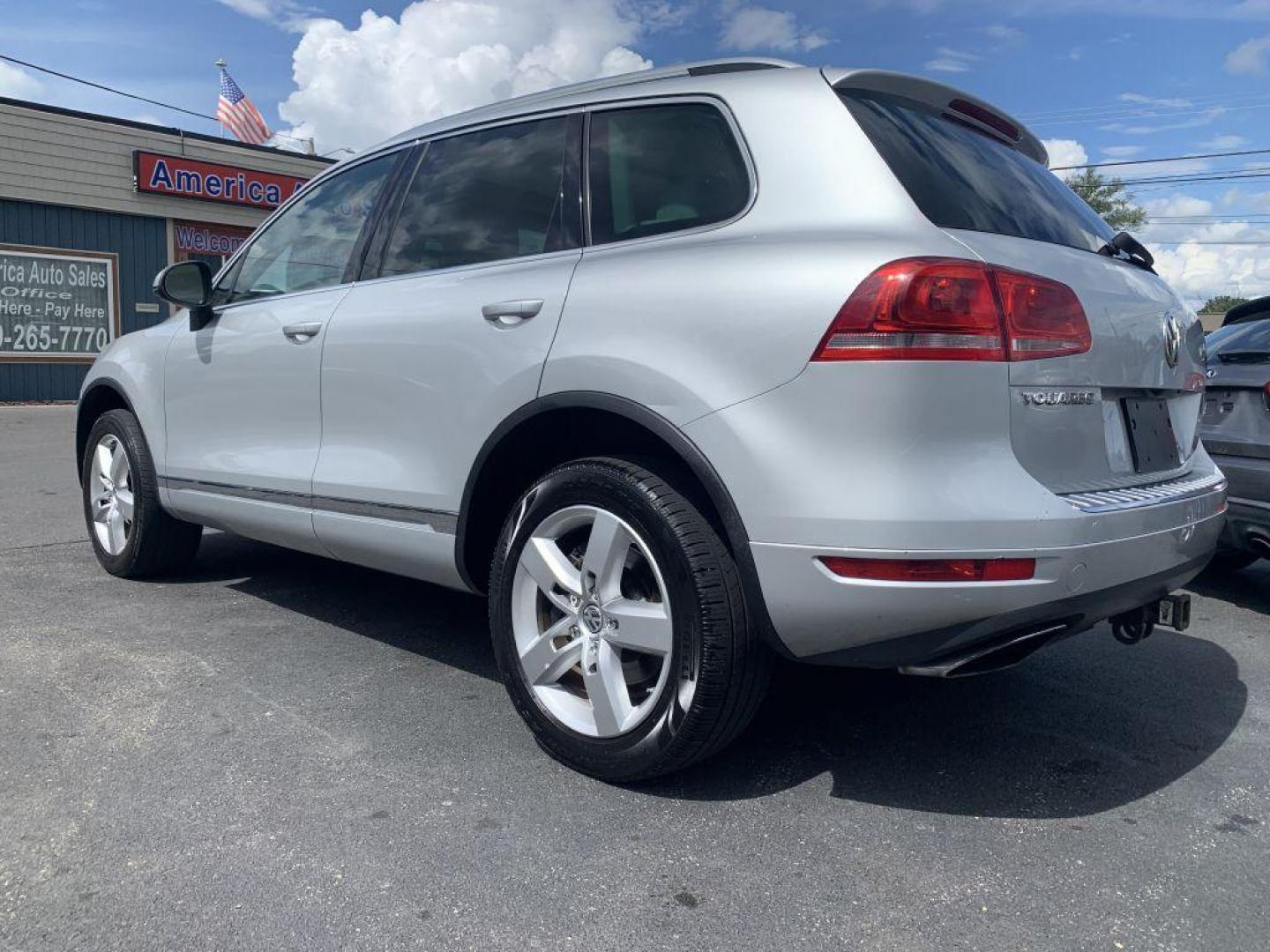 2013 SILVER VOLKSWAGEN TOUAREG V6 (WVGEF9BP6DD) with an 3.6L engine, Automatic transmission, located at 2514 Williamson Rd NE, Roanoke, VA, 24012, (540) 265-7770, 37.294636, -79.936249 - Photo#1