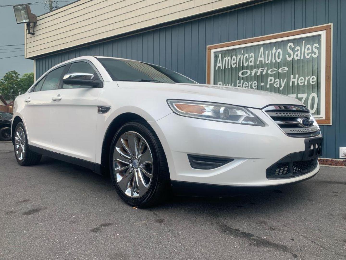 2011 WHITE FORD TAURUS LIMITED (1FAHP2FW3BG) with an 3.5L engine, Automatic transmission, located at 2514 Williamson Rd NE, Roanoke, VA, 24012, (540) 265-7770, 37.294636, -79.936249 - NO CREDIT CHECK FINANCING WITH ONLY $2700 DOWN PAYMENT!!!! Check out our website www.needausedvehicle.com for our No Credit Check/ In House Financing options!! No Credit Check Available!!! In House Financing Available!!! All Clean Title Vehicles (no Salvaged or flooded vehicles ever on our lot)! - Photo#0