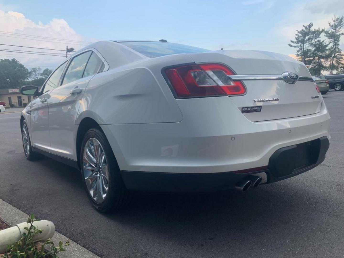 2011 WHITE FORD TAURUS LIMITED (1FAHP2FW3BG) with an 3.5L engine, Automatic transmission, located at 2514 Williamson Rd NE, Roanoke, VA, 24012, (540) 265-7770, 37.294636, -79.936249 - NO CREDIT CHECK FINANCING WITH ONLY $2700 DOWN PAYMENT!!!! Check out our website www.needausedvehicle.com for our No Credit Check/ In House Financing options!! No Credit Check Available!!! In House Financing Available!!! All Clean Title Vehicles (no Salvaged or flooded vehicles ever on our lot)! - Photo#1