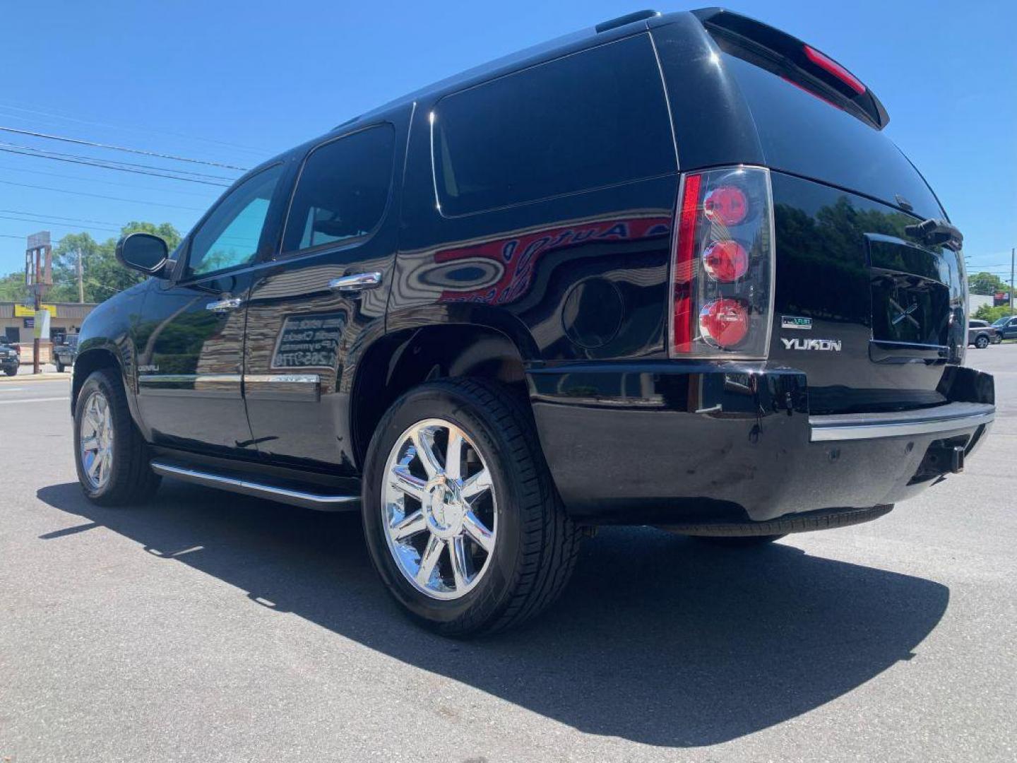 2010 BLACK GMC YUKON DENALI (1GKUKEEF8AR) with an 6.2L engine, Automatic transmission, located at 2514 Williamson Rd NE, Roanoke, VA, 24012, (540) 265-7770, 37.294636, -79.936249 - NO CREDIT CHECK FINANCING WITH ONLY $3500 DOWN PAYMENT!!!! Check out our website www.needausedvehicle.com for our No Credit Check/ In House Financing options!! No Credit Check Available!!! In House Financing Available!!! All Clean Title Vehicles (no Salvaged or flooded vehicles ever on our lot)! - Photo#1