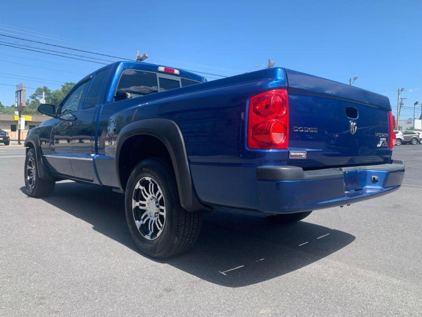 2011 BLUE DODGE DAKOTA SLT (1D7RE3BK0BS) with an 3.7L engine, Automatic transmission, located at 2514 Williamson Rd NE, Roanoke, VA, 24012, (540) 265-7770, 37.294636, -79.936249 - Photo#1