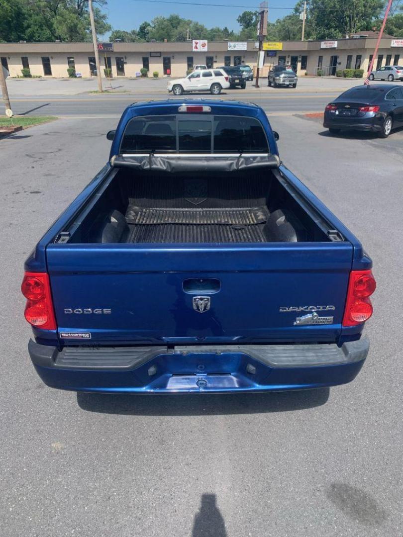 2011 BLUE DODGE DAKOTA SLT (1D7RE3BK0BS) with an 3.7L engine, Automatic transmission, located at 2514 Williamson Rd NE, Roanoke, VA, 24012, (540) 265-7770, 37.294636, -79.936249 - Photo#7