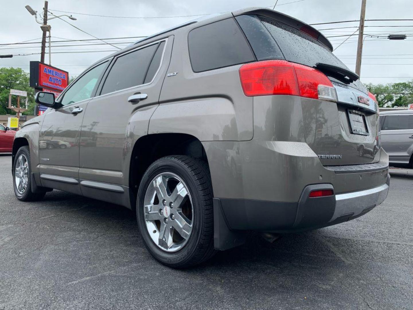 2012 BROWN GMC TERRAIN SLT (2GKALWEK6C6) with an 2.4L engine, Automatic transmission, located at 2514 Williamson Rd NE, Roanoke, VA, 24012, (540) 265-7770, 37.294636, -79.936249 - NO CREDIT CHECK FINANCING WITH ONLY $3800 DOWN PAYMENT!!!! Check out our website www.needausedvehicle.com for our No Credit Check/ In House Financing options!! No Credit Check Available!!! In House Financing Available!!! All Clean Title Vehicles (no Salvaged or flooded vehicles ever on our lot)! - Photo#1