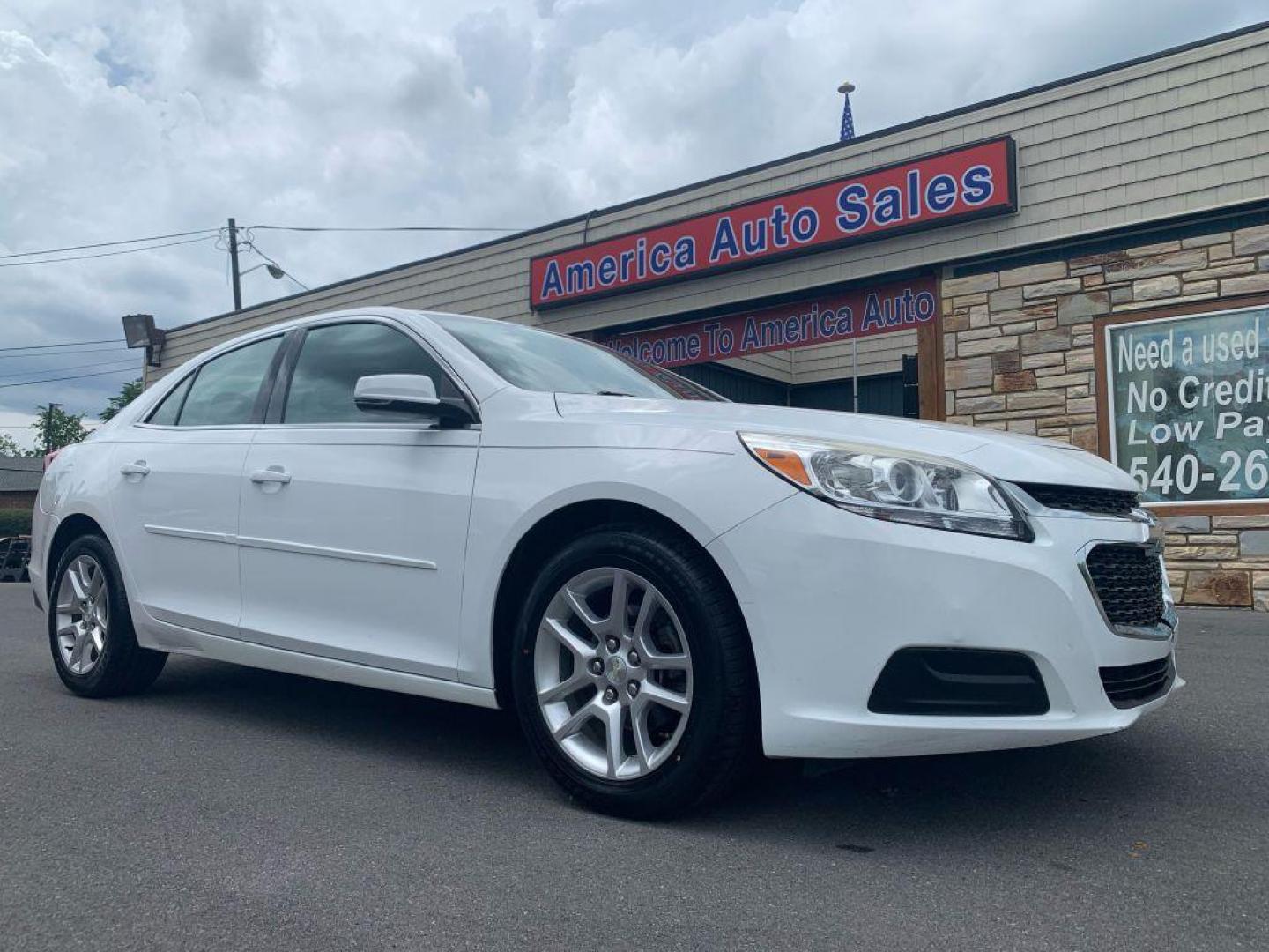 2016 WHITE CHEVROLET MALIBU LIMITED LT (1G11C5SA5GF) with an 2.5L engine, Automatic transmission, located at 2514 Williamson Rd NE, Roanoke, VA, 24012, (540) 265-7770, 37.294636, -79.936249 - NO CREDIT CHECK FINANCING WITH ONLY $2500 DOWN PAYMENT!!!! Check out our website www.needausedvehicle.com for our No Credit Check/ In House Financing options!! No Credit Check Available!!! In House Financing Available!!! All Clean Title Vehicles (no Salvaged or flooded vehicles ever on our lot)! - Photo#0