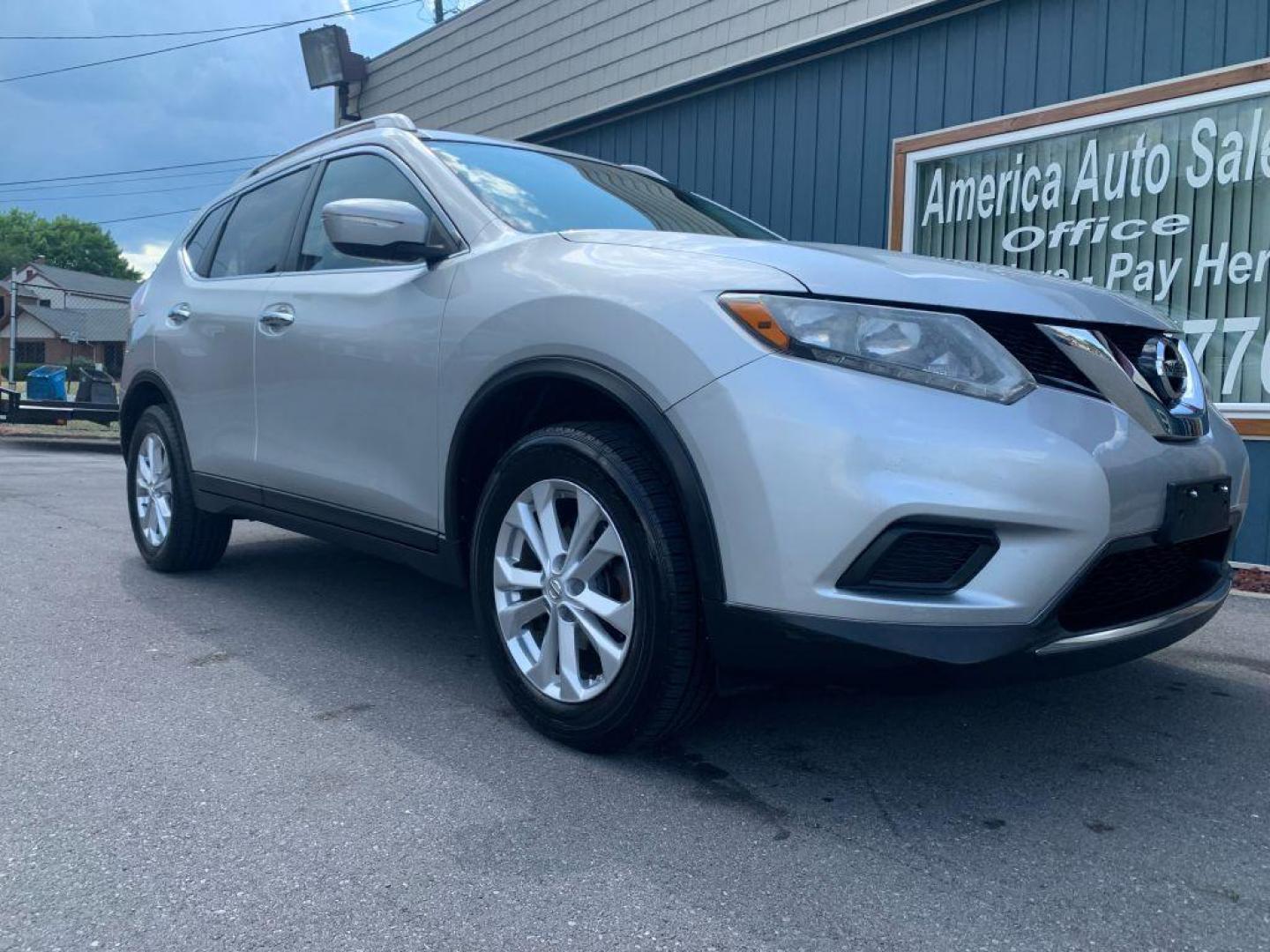 2015 SILVER NISSAN ROGUE S (KNMAT2MV7FP) with an 2.5L engine, Continuously Variable transmission, located at 2514 Williamson Rd NE, Roanoke, VA, 24012, (540) 265-7770, 37.294636, -79.936249 - Photo#0