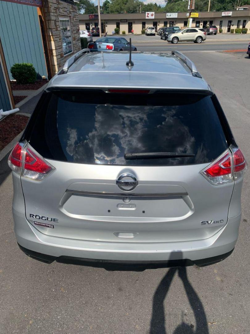 2015 SILVER NISSAN ROGUE S (KNMAT2MV7FP) with an 2.5L engine, Continuously Variable transmission, located at 2514 Williamson Rd NE, Roanoke, VA, 24012, (540) 265-7770, 37.294636, -79.936249 - Photo#9