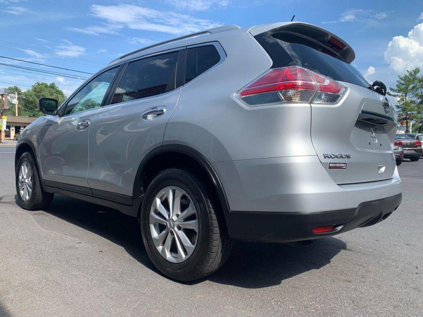 2015 SILVER NISSAN ROGUE S (KNMAT2MV7FP) with an 2.5L engine, Continuously Variable transmission, located at 2514 Williamson Rd NE, Roanoke, VA, 24012, (540) 265-7770, 37.294636, -79.936249 - Photo#1