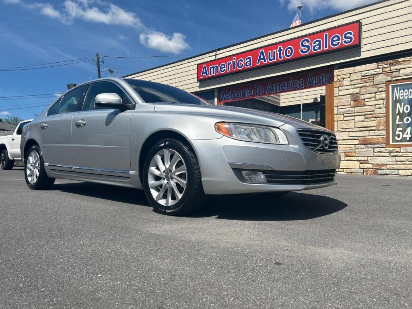 2015 SILVER VOLVO S80 PREMIER (YV126MAB9F1) with an 2.0L engine, Automatic transmission, located at 2514 Williamson Rd NE, Roanoke, VA, 24012, (540) 265-7770, 37.294636, -79.936249 - NO CREDIT CHECK FINANCING WITH ONLY $1800 DOWN PAYMENT!!!! Check out our website www.needausedvehicle.com for our No Credit Check/ In House Financing options!! No Credit Check Available!!! In House Financing Available!!! All Clean Title Vehicles (no Salvaged or flooded vehicles ever on our lot)! - Photo#0